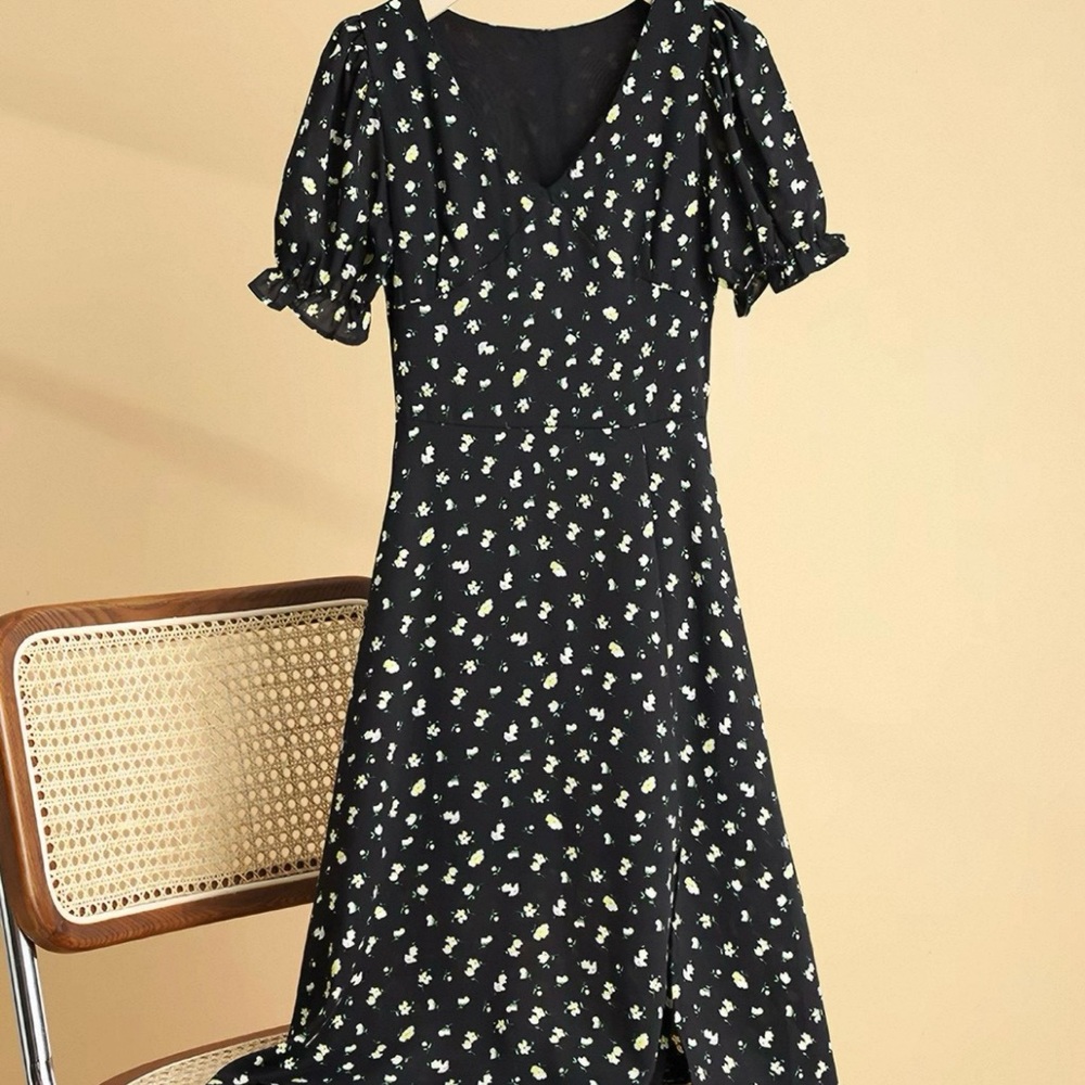 Black Floral V-Neck Puff Sleeve Dress